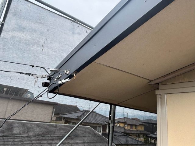 新宮町で補修してきれいになった破風板