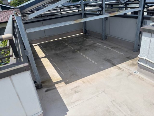 福岡市東区で防水機能の低下が見られた屋上