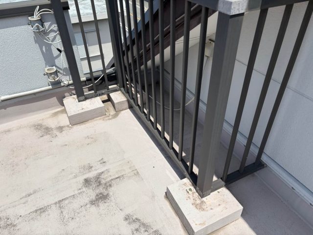 福岡市東区の劣化が進行した屋上柵