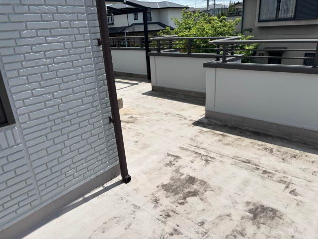福岡市東区で防水性が低下した屋上
