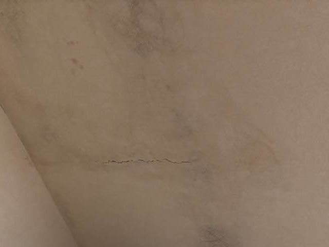 宇美町の雨漏りによる壁の傷み