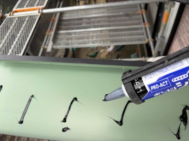 小郡市での幕板補修作業中