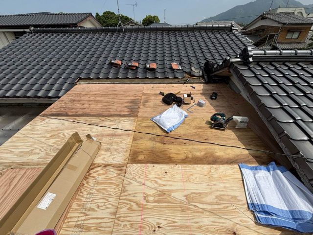 宇美町で屋根の下地となる野地板