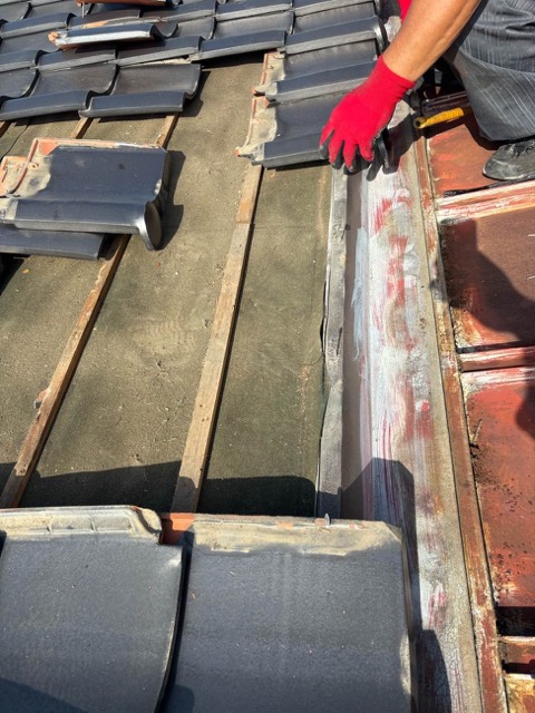 防水シート、雨じみ