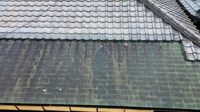 須恵町の屋根調査｜経年劣化と飛来物により破損、防水シート施工をご提案