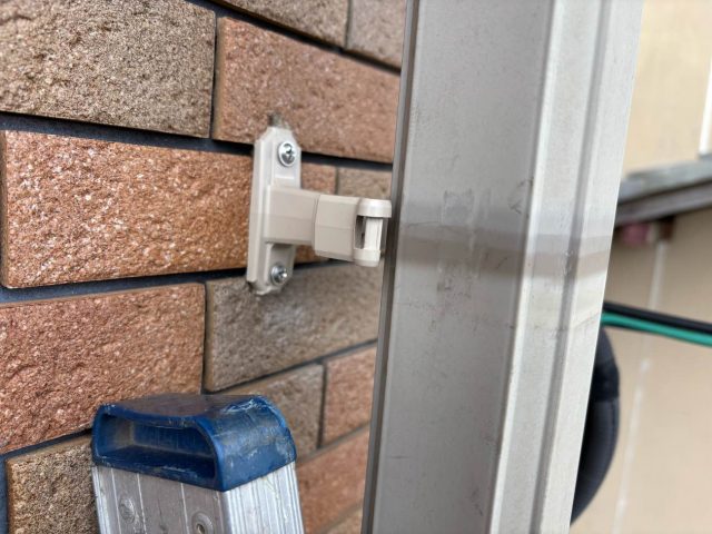 宗像市で金具が外れた雨樋