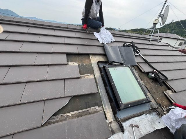 宗像市でトップライトの周囲を補修