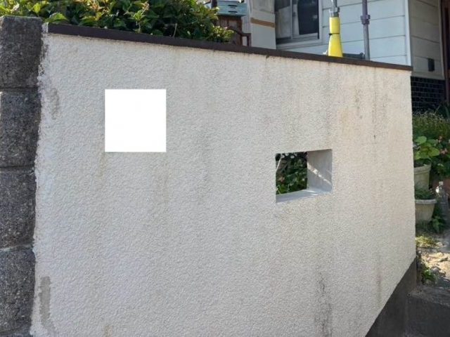 宇美町の調査で確認された塀の汚れ