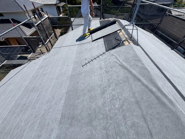 福岡市城南区｜カラーベスト屋根のカバー工法で防水シートを敷設＜経年劣化と縁切り不足に対応＞