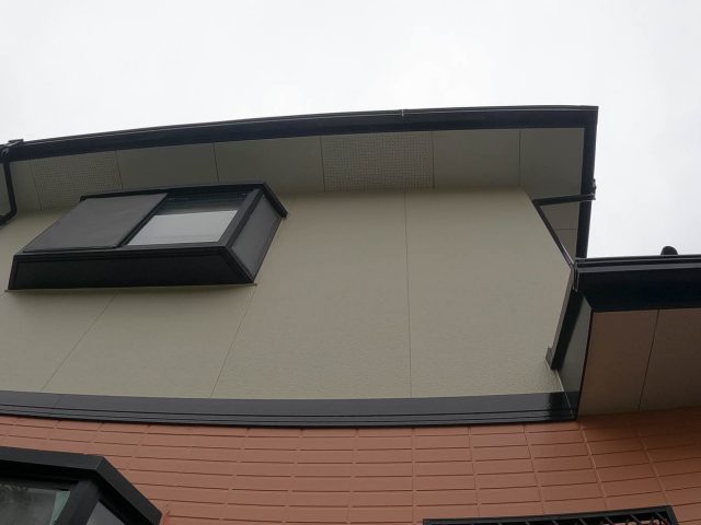 早良区で雨樋の水漏れを調査