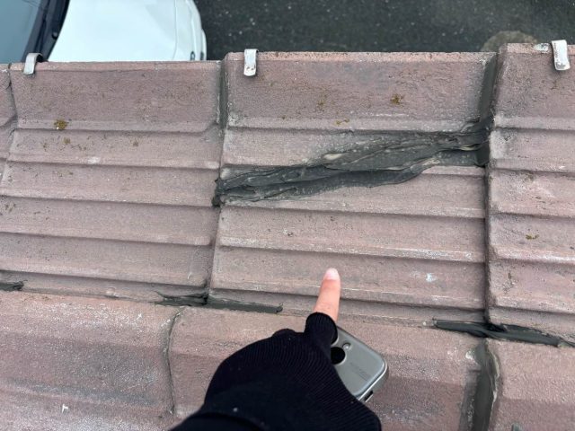 福岡市西区のひび割れたセメント瓦屋根