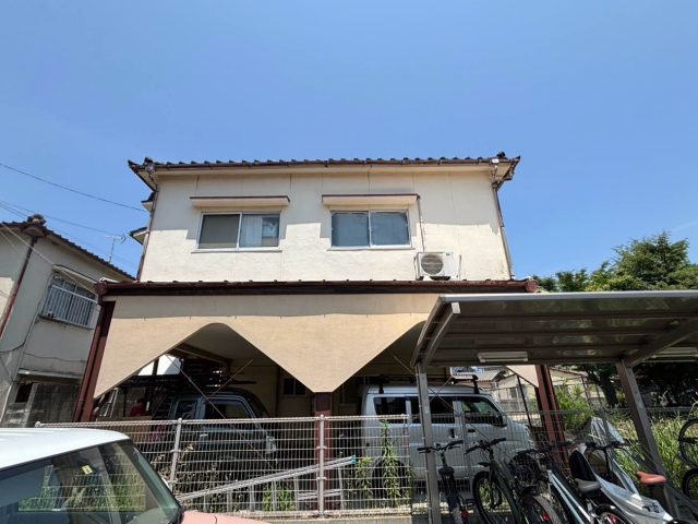 【福岡市南区】アパート屋根雨漏り調査｜瓦の沈み込みと漆喰の劣化を確認