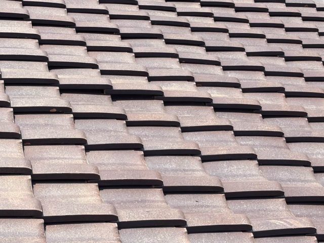 福岡市南区で沈み込みが見つかった瓦屋根