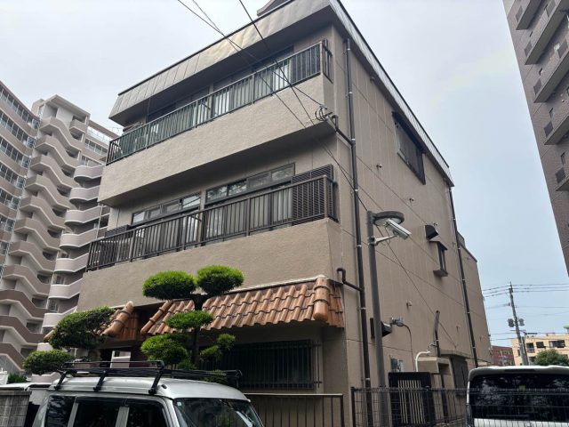 糸島市の雨漏り調査｜3階建て住宅の2階天井に雨じみ、防水工事のご提案