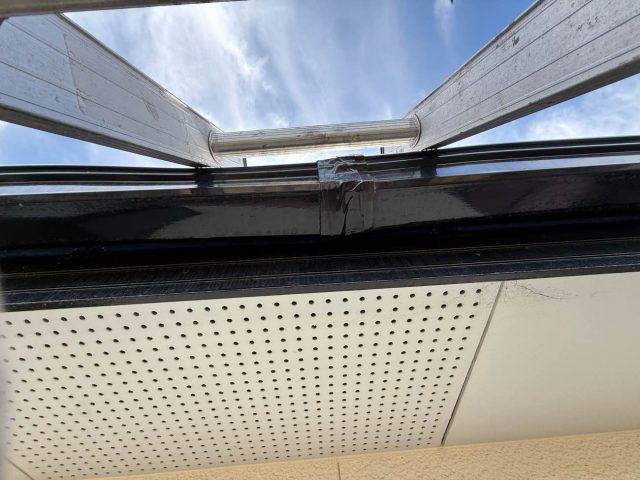 【福岡市早良区】経年劣化で雨水があふれていた雨樋を超強力・高耐久な「ゴリラテープ」で補修