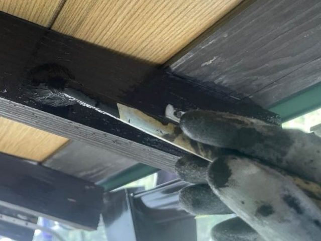 宇美町の垂木上塗り