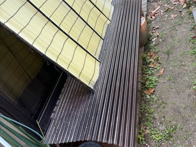 福岡市西区で外れた屋根の波板