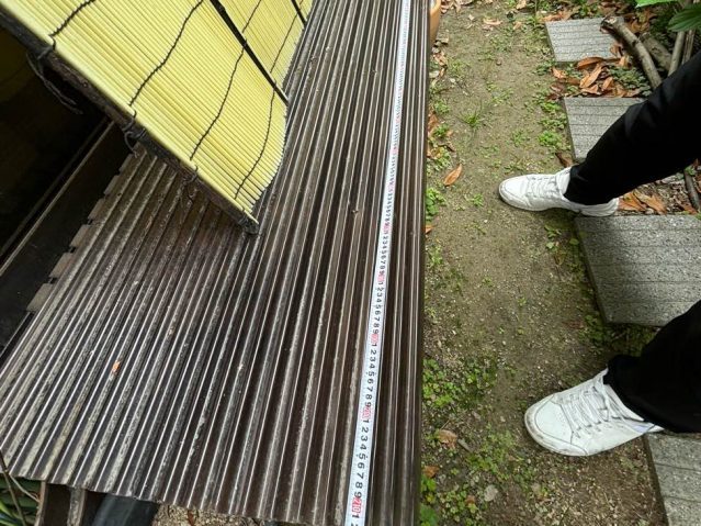 福岡市西区で外れた屋根の波板