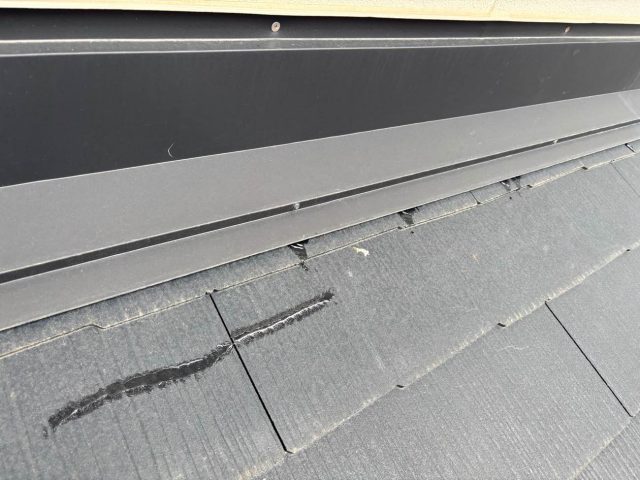 宇美町の屋根の劣化箇所をコーキングで補修