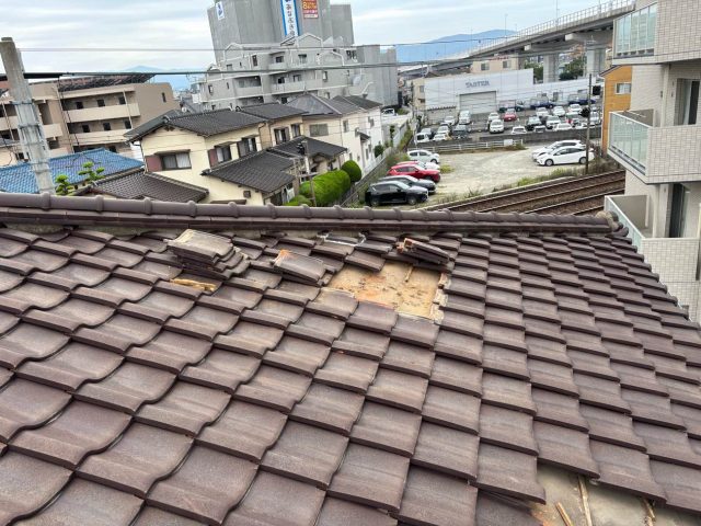 福岡市南区の葺き直し工事で瓦を一時撤去