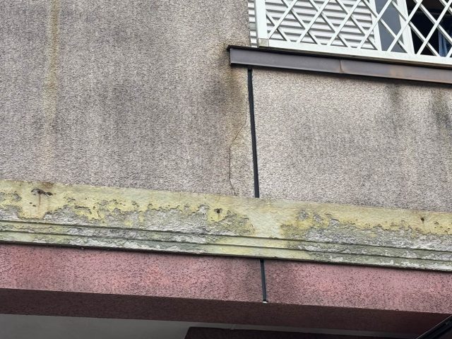 筑紫野市の幕板の劣化と塗装剥がれ