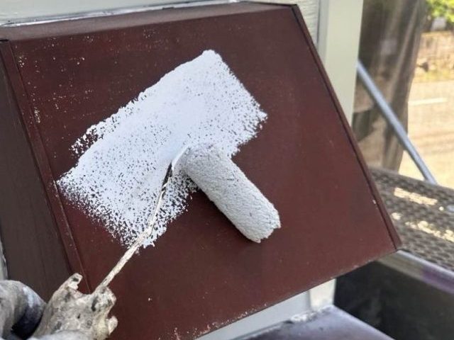 宇美町で換気フードに錆止めを塗布