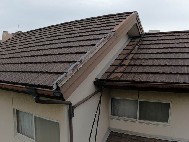 福岡市西区でケラバ板金が飛散した屋根