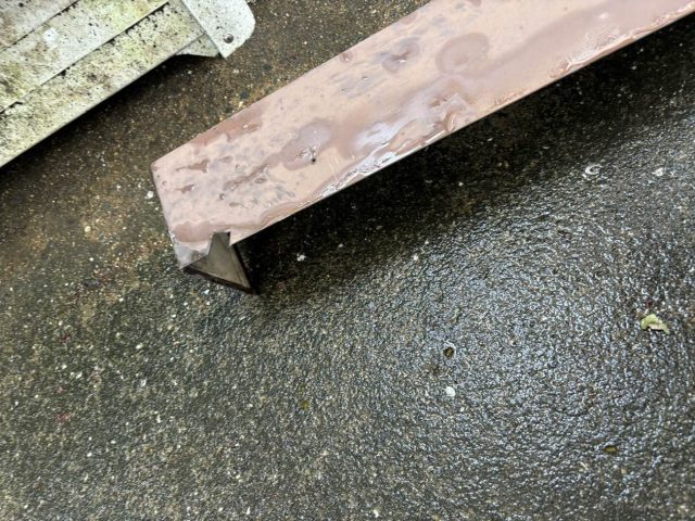 福岡市西区で強風で落下したケラバ板金