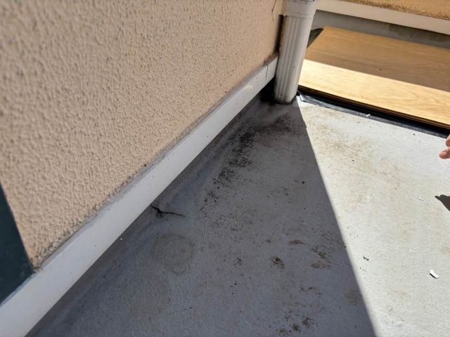 福岡市中央区の防水層が劣化していたベランダ