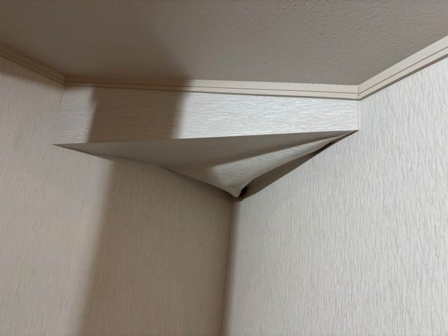 福岡市南区の雨漏りによるクロスの剥がれ