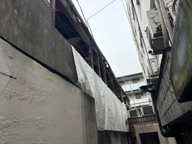 【福岡市中央区】アパートの外壁調査｜集中豪雨で外壁が崩落、金属角波の施工で修繕提案