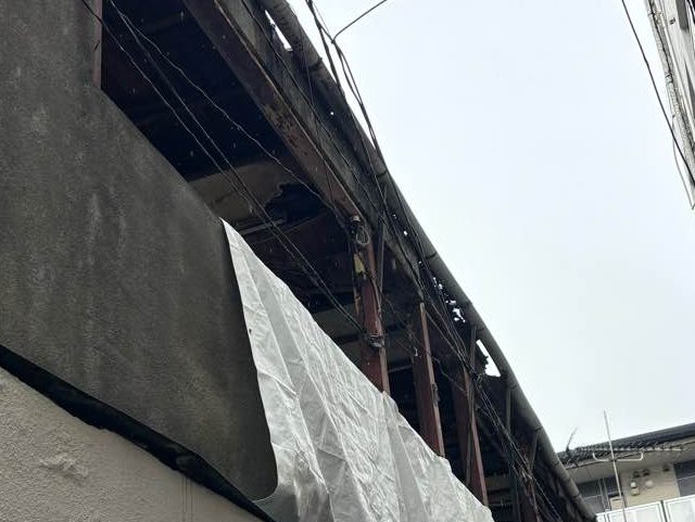 福岡市中央区で崩落したアパート外壁