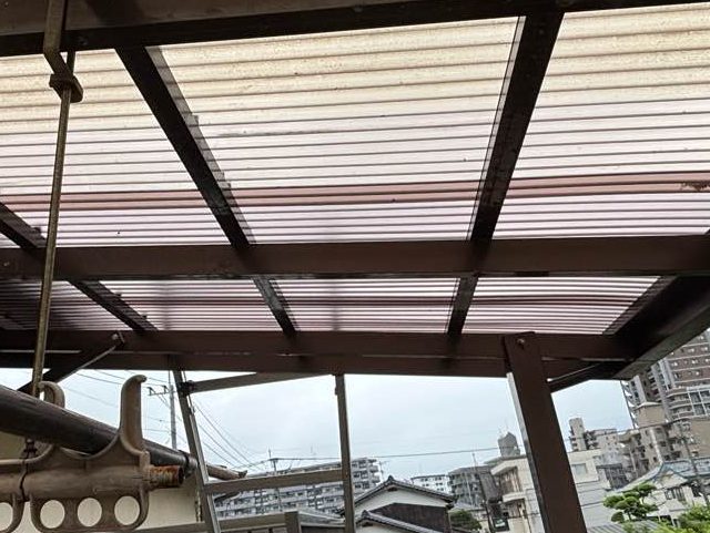 福岡市西区でベランダ屋根の再取り付け