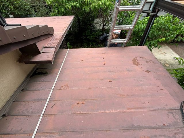 福岡市南区の錆が進行した玄関庇