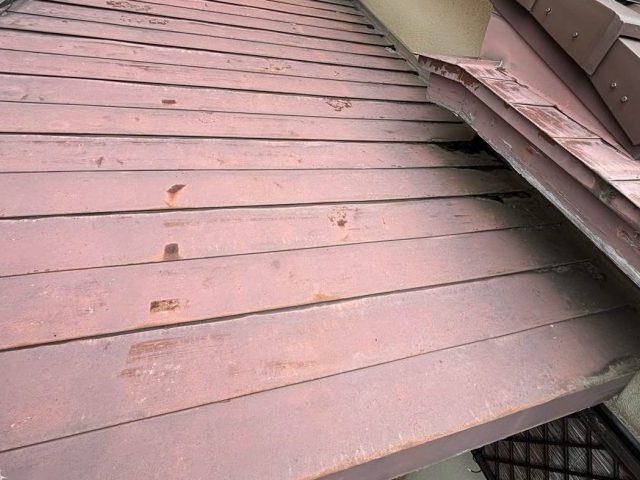 福岡市南区｜玄関庇の現地調査で判明した金属屋根の経年劣化と腐食・錆の進行状況