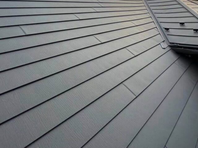 【福岡市中央区】老朽化で雨漏りしたアパート金属屋根をスーパーガルテクトで葺き替え修繕