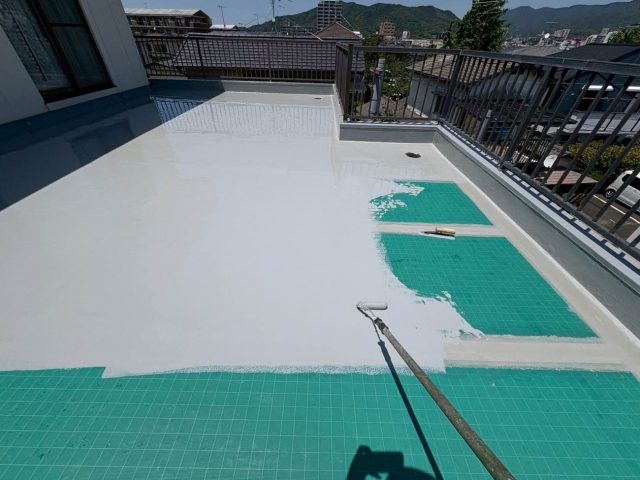 筑紫野市｜防水層が劣化していた陸屋根へウレタン防水施工！豪雨による雨漏りを解消