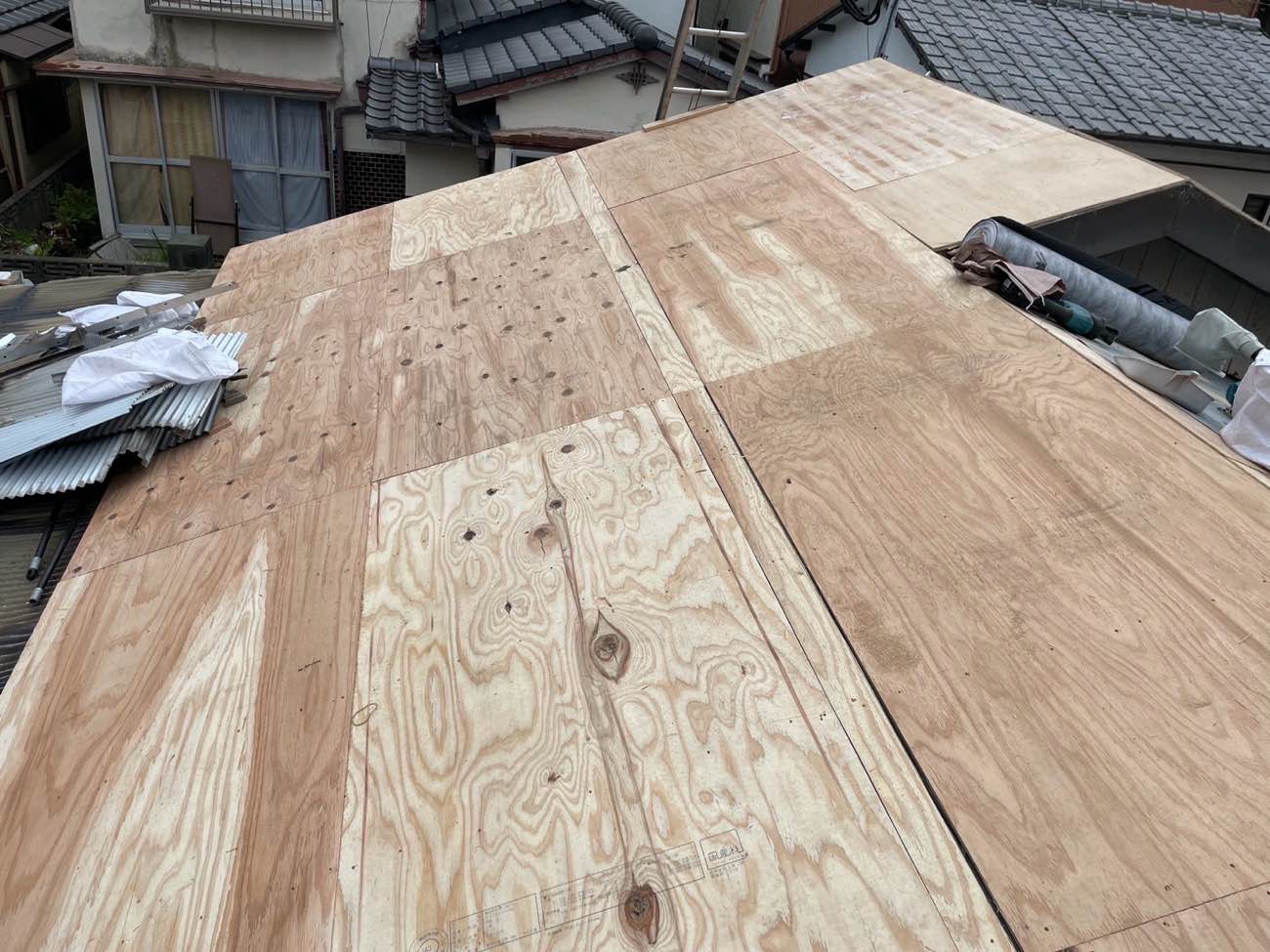 屋根葺き替え工事、野地板はり