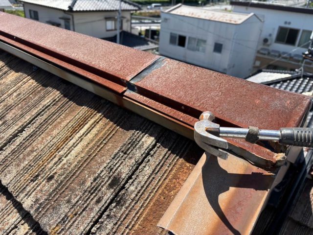 福岡市西区｜強風被害で発覚した棟板金のくぎ浮き。打ち直しで屋根の安全性を回復