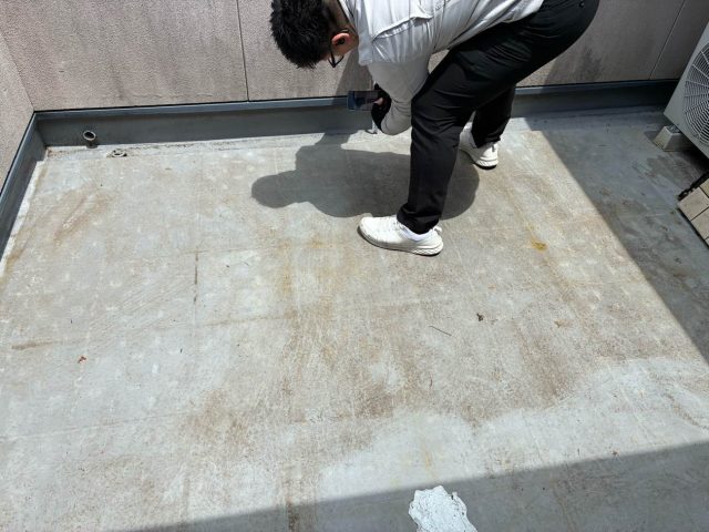 福岡市西区のバルコニー防水層調査
