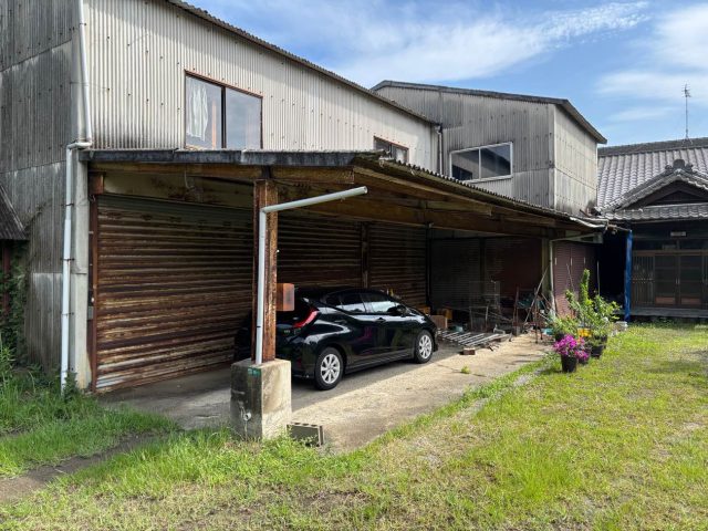 糸島市の屋根調査を実施した住宅のガレージ部分