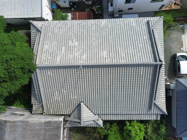 糸島市の屋根調査でのドローン撮影