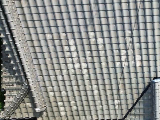 糸島市の瓦屋根の劣化を空撮で調査