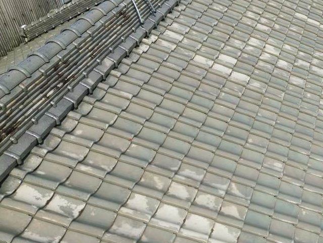 糸島市の雨漏り調査で見つかった瓦屋根の老朽化