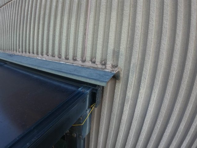 福岡市南区のALC外壁と庇の取り合い部の劣化