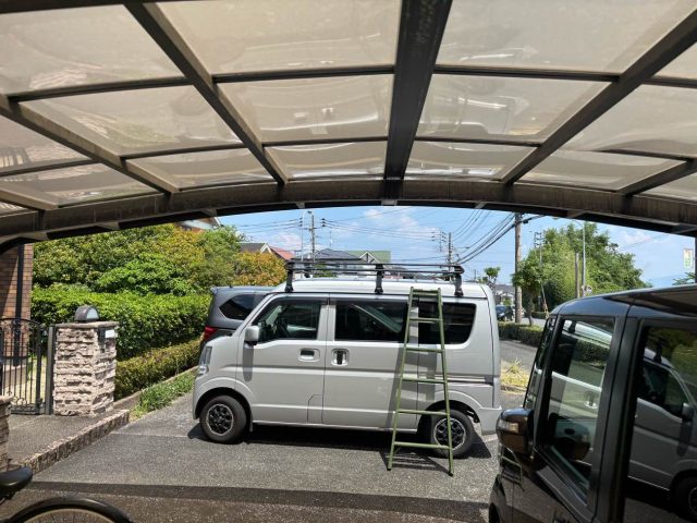 福岡市南区で確認された樹脂屋根の老朽化