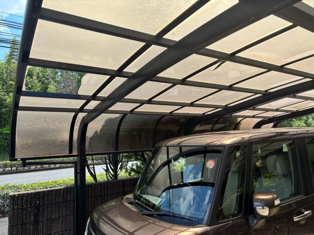 福岡市南区で穴があいたカーポート屋根