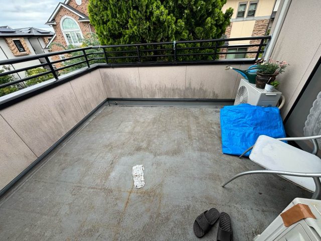 福岡市西区の劣化したバルコニー