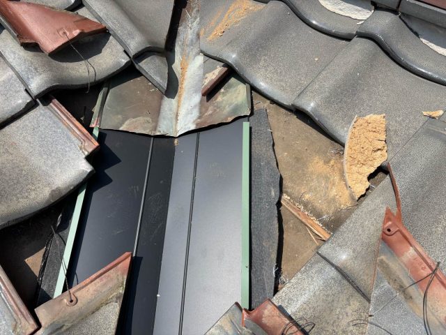 福岡市城南区で谷板金を交換