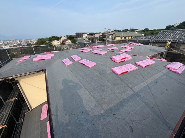 福岡市南区｜塗膜劣化・ひび割れで雨漏りしたスレート屋根のカバー工事における下地補修